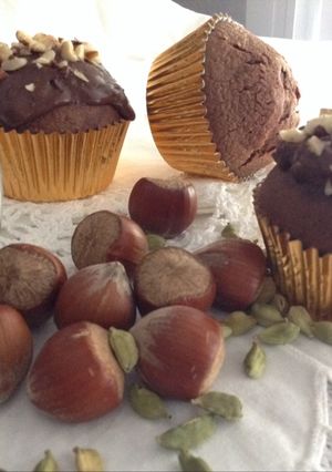 Foto principal de Cupcakes de chocolate y cardamomo con avellanas