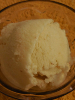 A picture of Lychee & Pineapple Gelato.