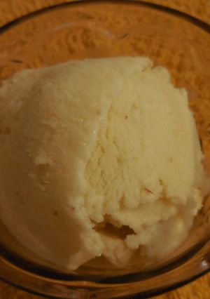 A picture of Lychee & Pineapple Gelato.