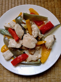 甜椒快炒雞片(低醣生酮餐) 的食譜成品照片