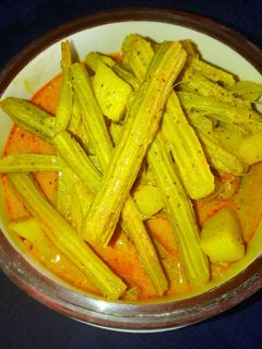सहजन आलू की सब्जी (Sahzan aloo ki sabzi recipe in hindi) रेसिपी मुख्य फोटो