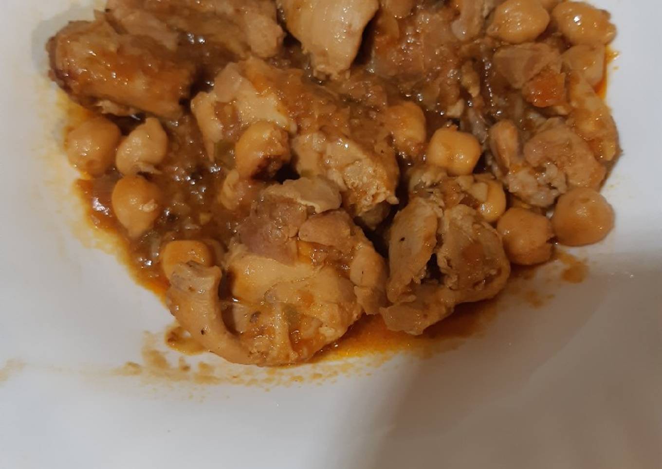 Pollo con verduras y garbanzos