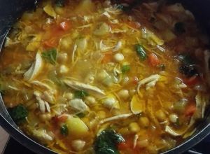 Foto principal de Potaje de garbanzos con pollo