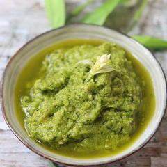 A picture of Wild garlic pesto 💚.