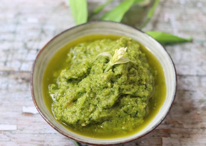 Recipe of Bobby Flay Wild garlic pesto 💚