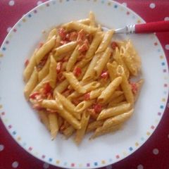 A picture of Creamy Pasta with Red Pepper and Paprika.