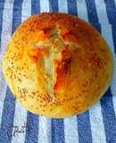 Pan sin amasar con sésamo para tostas hecho en cazuela de barro
