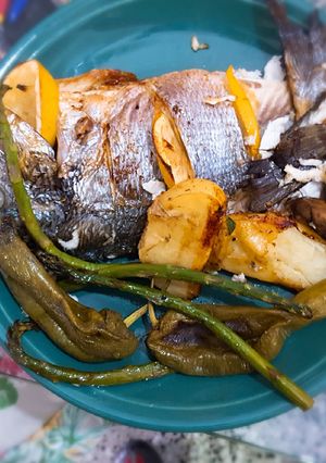 Una foto de Dorada al horno con verduras