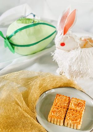 A picture of Salted Egg Yolk Custard Mooncakes (蛋黃奶皇月餅).
