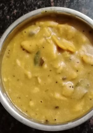 A picture of Gujarati dal dhokli.