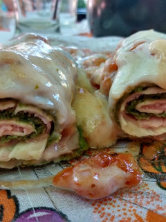 Una foto de Canelones de acelga con jamón y queso