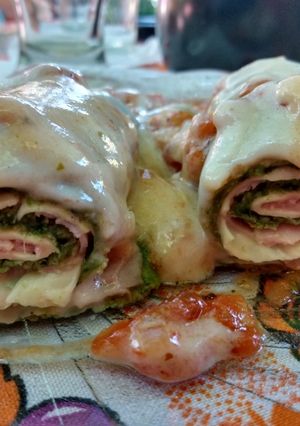 Una foto de Canelones de acelga con jamón y queso