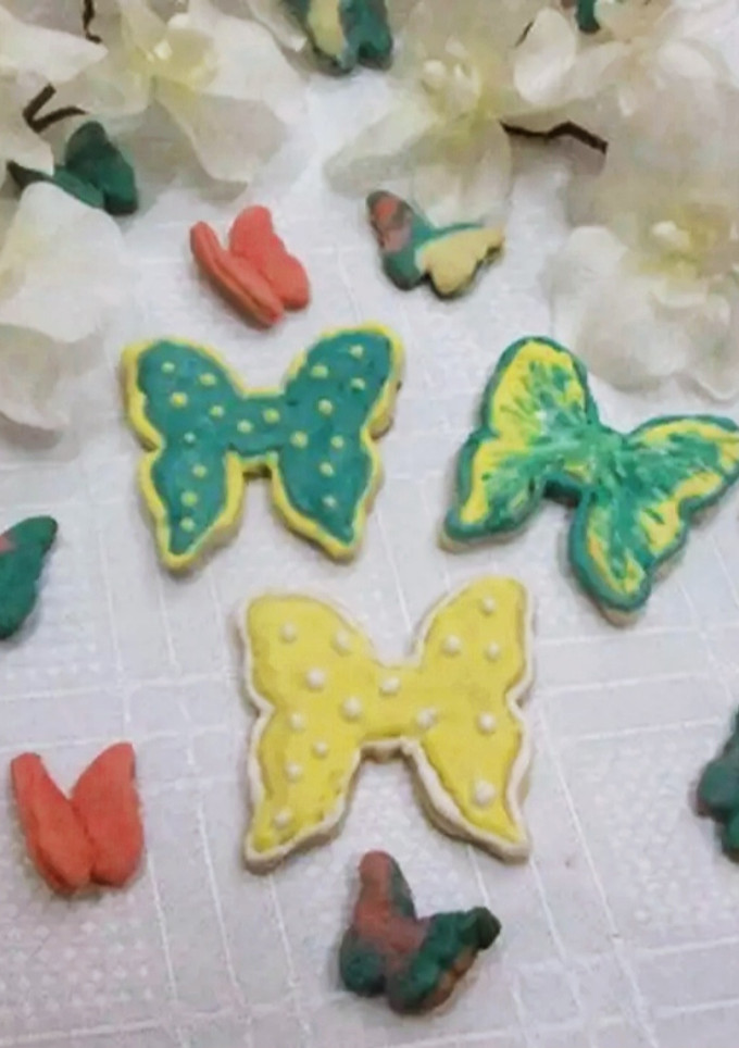 Una foto de Galletas mariposas punteadas