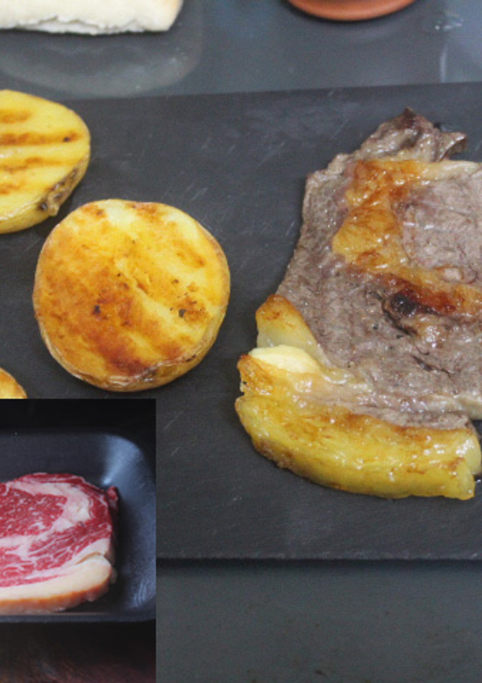 Una foto de Entrecot con patatas al grill doble