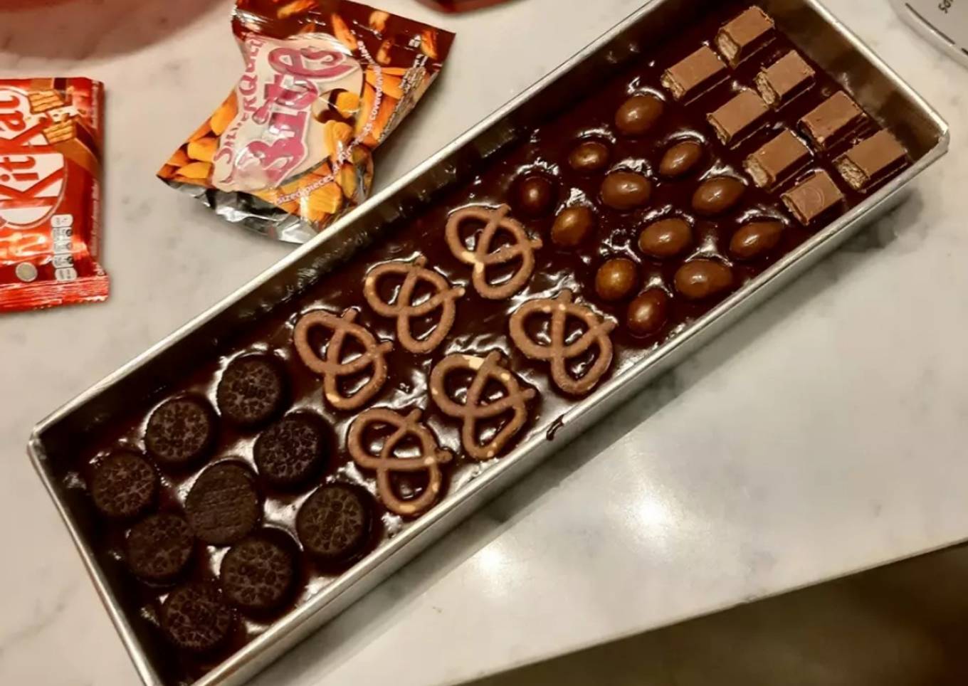 Chewy brownies shiny crust (ala penjual tk kue bandung)