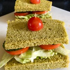 A picture of My Homemade Spinach Bread Sandwich:.
