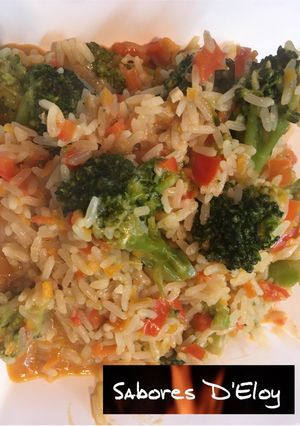 Una foto de Arroz con Brócoli y verduras