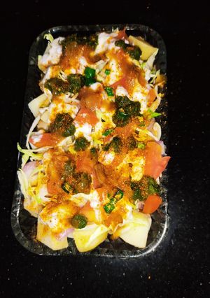 A picture of Aloo Papri Chaat 😋.