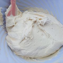 A picture of Buttercream icing.