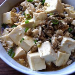 A picture of Braised Tofu with Chicken & Shimeji.