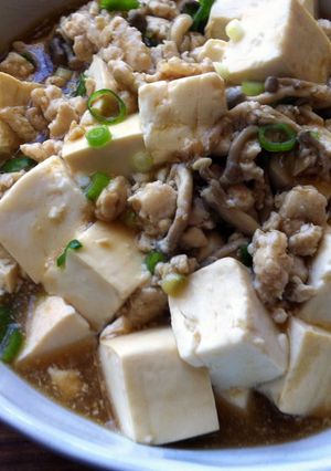 A picture of Braised Tofu with Chicken & Shimeji.
