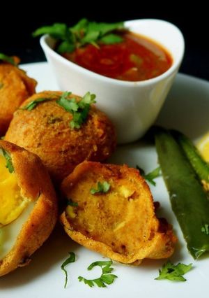 A picture of Egg Pakora.