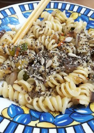 Una foto de Chopsuey de verduras y fideos