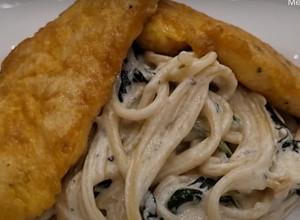 Párizsi jércemell, friss spenótos spagettivel recept fotója