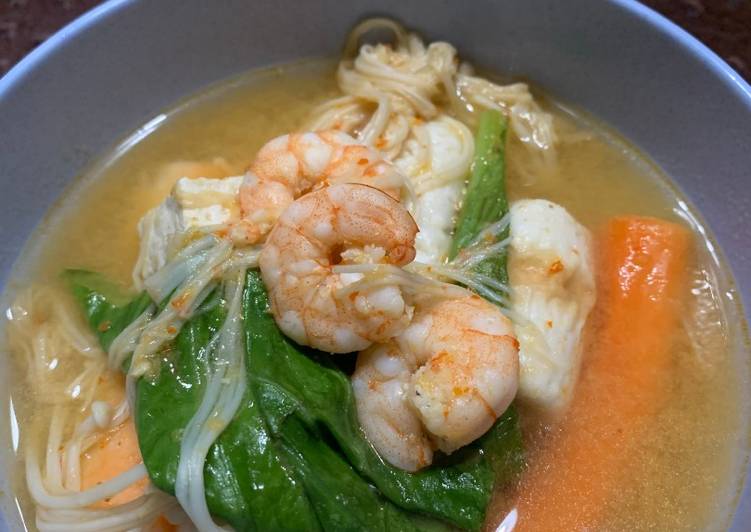 Cara Gampang Menyiapkan Tom Yum Seafood by Dhiajeng Anti Gagal