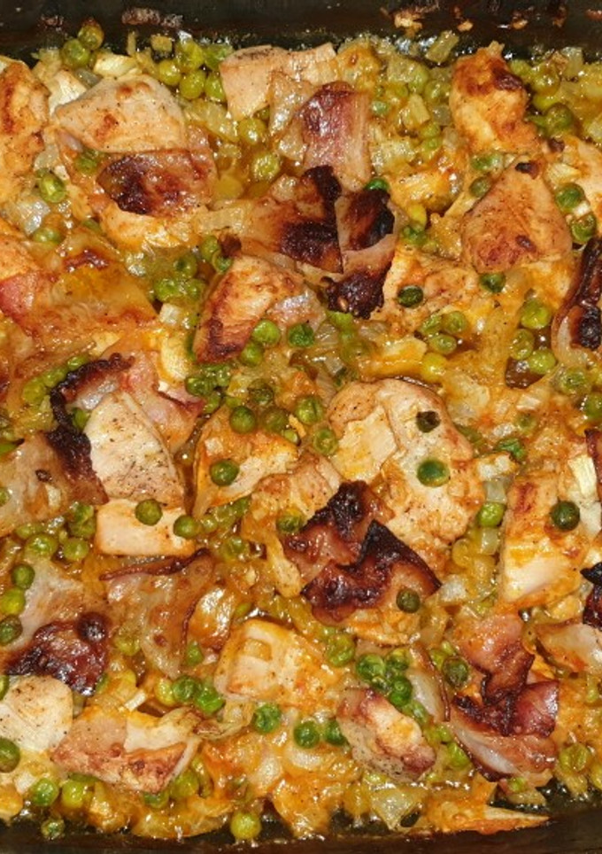 Una foto de Pavo al horno con guisantes