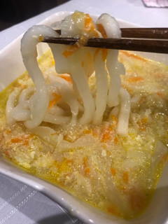Una foto de Udon con huevo