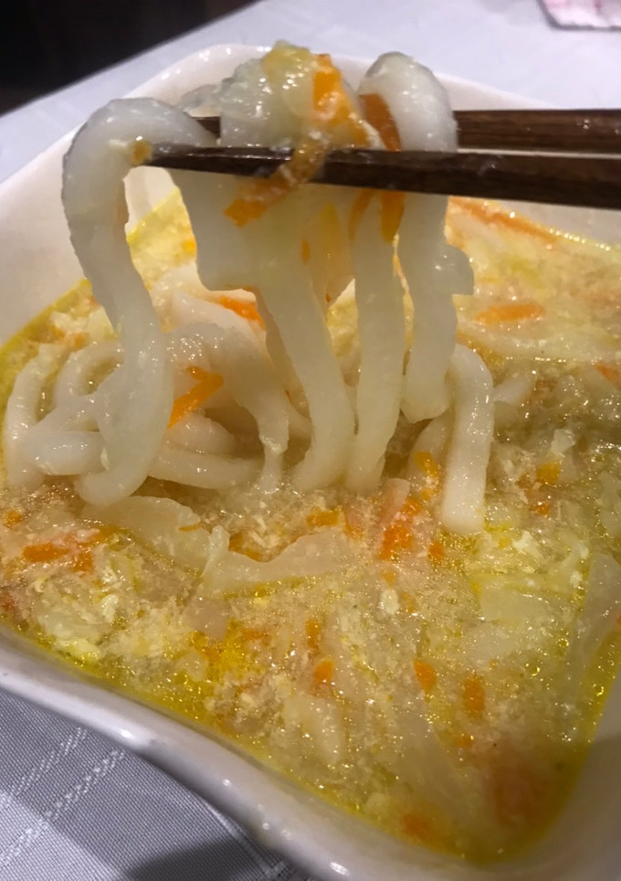 Una foto de Udon con huevo