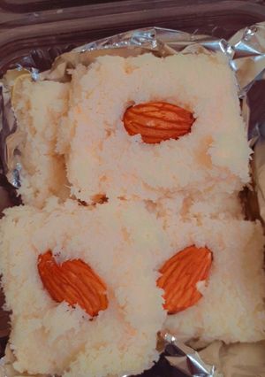 A picture of Coconut burfi.