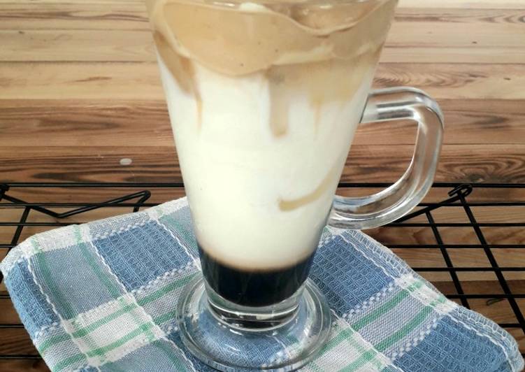 Resep Dalgona Coffee with Brown Sugar Sauce Anti Gagal