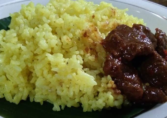 37. Nasi Kuning Kukus