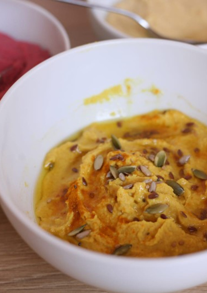 Una foto de Hummus de curry y coco