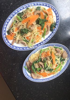Hình của món Mì xào bầu dục.