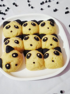 A picture of Panda pull apart bread without oven.