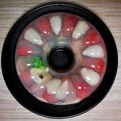 A picture of Puding Buah Stroberi Leci.