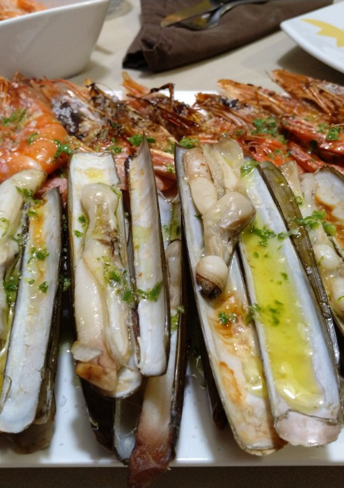Una foto de Navajas en salsa Mery o picaeta