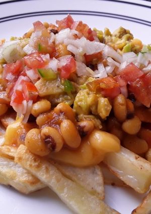 Una foto de Papas🍟 "fritas" veganas🥑🌰🍅