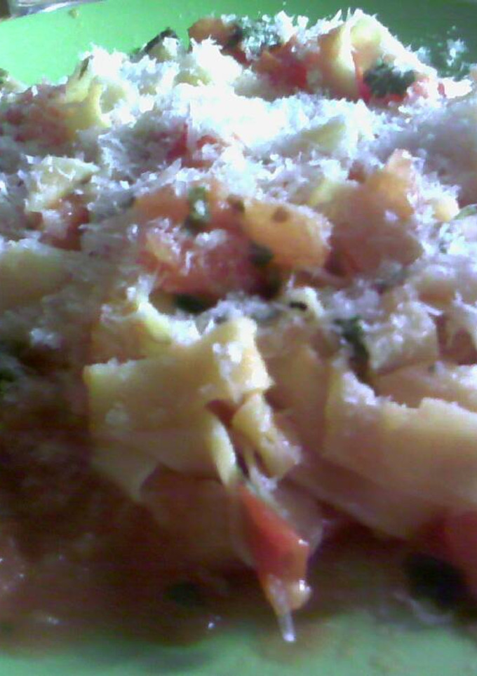 Una foto de Tagliatele pomodoro y albahaca
