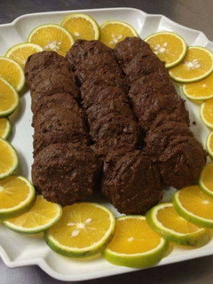 A picture of Flourless Cacao & cashew cookies .
