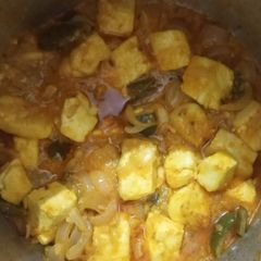 A picture of Paneer masala.