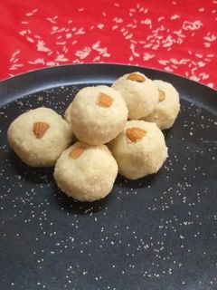 રાઈસ ફ્લોર લડડૂ (raise flour laddu recipe in gujarati) રેસીપી મુખ્ય ફોટો