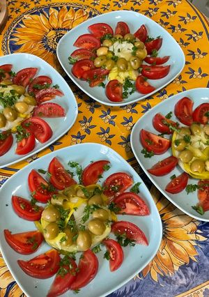 Une photo de Poireaux vinaigrette aux tomates et olives