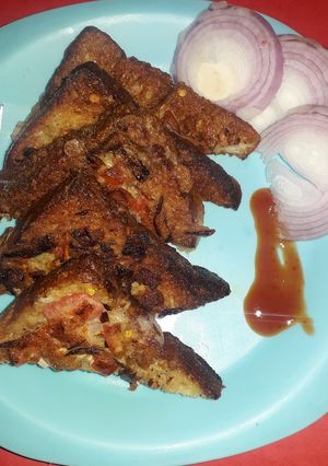ডিম পাউরুটির টোস্ট (dim paurutir toast recipe in Bengali) রেসিপির প্রধান ছবি