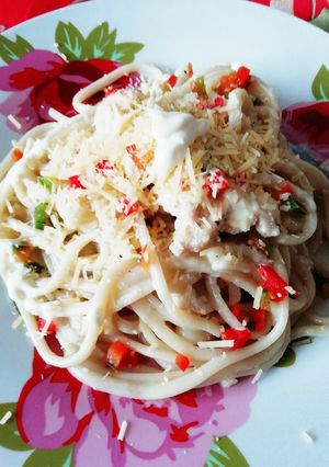 Una foto de Pasta con pollo bañada en crema