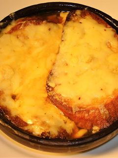 A picture of French Onion Soup.