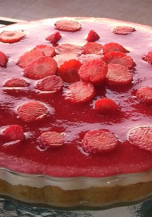 Φωτογραφία της συνταγής Cheesecake με φρέσκια σάλτσα φράουλας